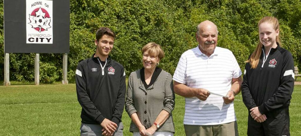 Scholarship recipients in 2017 were Tijhan Patel (U18 Boys) and Lucy Driscoll (U18 Girls). Tijhan is heading to the University of Guelph to study Biomedical Engineering and Lucy is heading to Brock University to study Sport Management. Presentations were made by Mark’s parents Fred and Margaret Forster. (photo: Lesli Onusko)