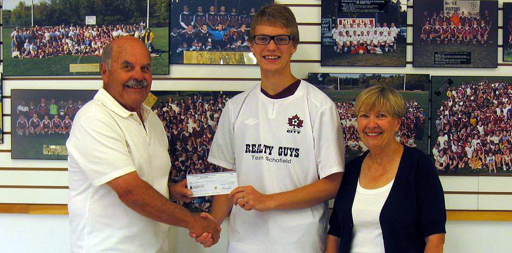 2014 Mark Forster Scholarship recipient Shawn Thompson pictured with Mark’s parents Margaret and Fred Forster on Sunday