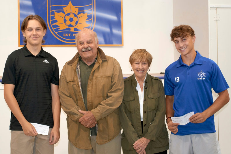Caiden Entwistle (left) and Tristan Onusko with Fred and Margaret Forster (Photo credit: Lesli Onusko)